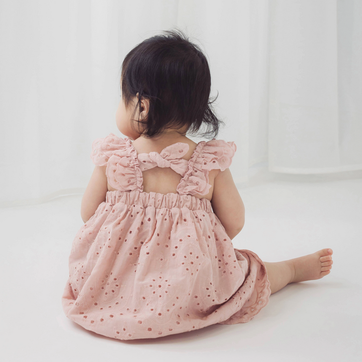 little girl in pink dress back view